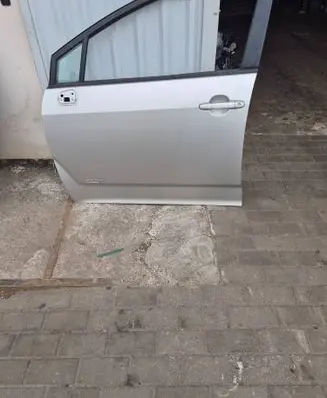 Toyota Corolla Verso E121 Front door 