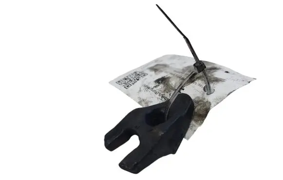 Volvo V40 Fuel Injector clamp holder