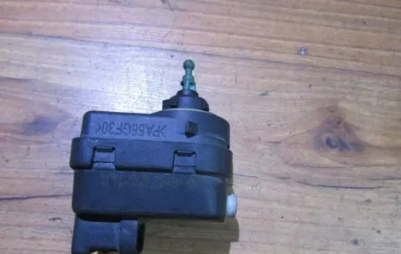 Headlight level adjustment motor
