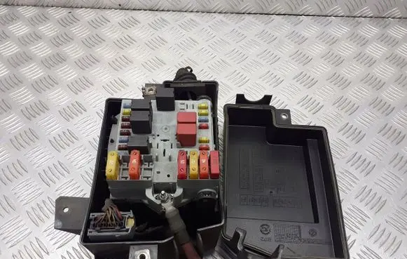 Alfa Romeo 159 Fuse box cover 50513644
