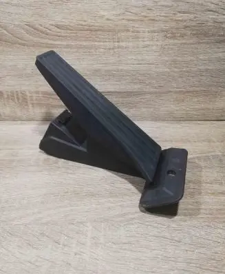 Accelerator throttle pedal