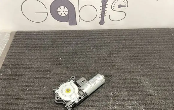 BMW X5 G05 Sunroof motor/actuator 10041604A