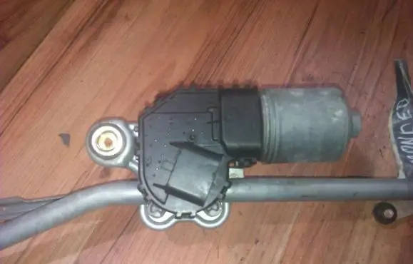 Ford Mondeo Mk III Wiper motor 0390241703