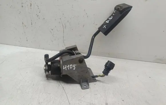 Audi A6 S6 C4 4A Accelerator throttle pedal 046907475F 7053173