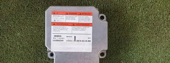 Suzuki Swift I Airbag control unit/module 3891062J10