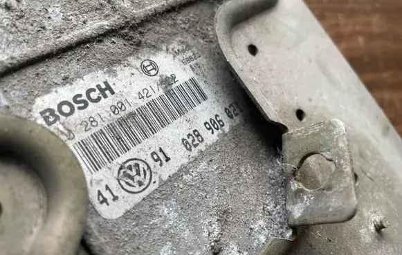 Volkswagen Golf III Engine control unit/module 028906021