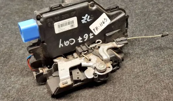 Porsche Cayenne (9PA) Rear door lock 7L0839015D