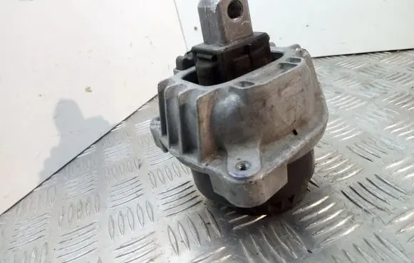 BMW M5 Engine mount bracket 685126401