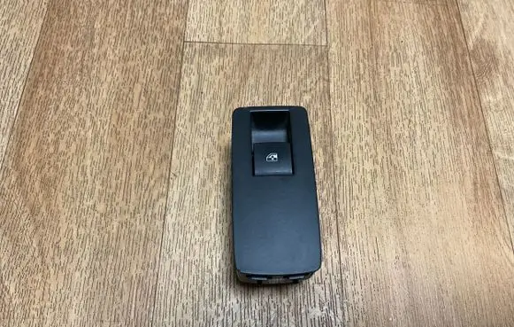 Opel Insignia A Electric window control switch 13301888