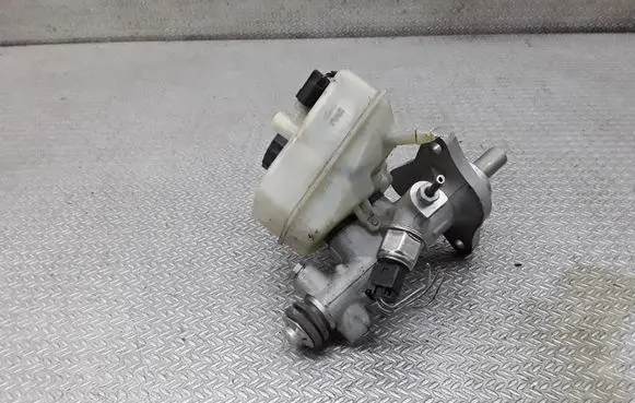 Mercedes-Benz C W203 Master brake cylinder A2034300002