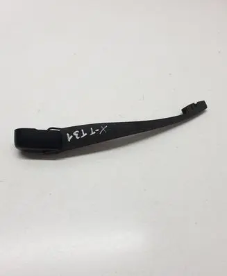 Rear wiper blade arm