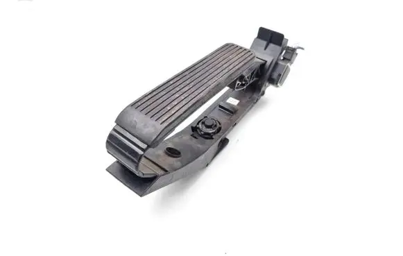 Accelerator throttle pedal