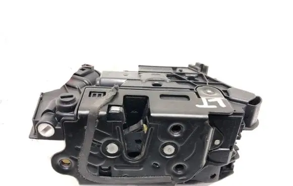 Volkswagen PASSAT CC Rear door lock 5N0839015G