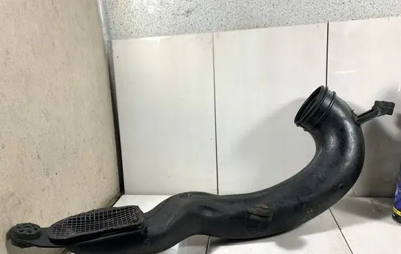 BMW 5 E39 Turbo air intake inlet pipe/hose 2247911