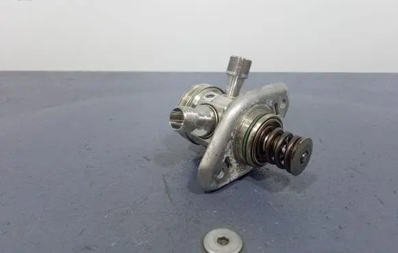 Renault Megane I Fuel injection high pressure pump 166303162R