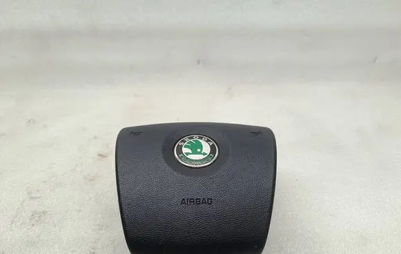 Skoda Fabia Mk2 (5J) Steering wheel airbag 5J0880201D 21012009 01TV03B5FBK