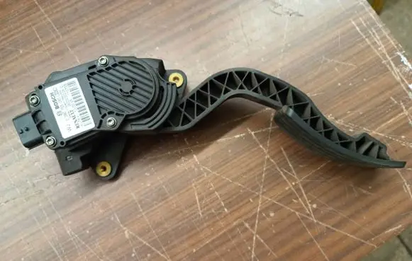 Renault Laguna III Accelerator throttle pedal 180050001R 0280755085