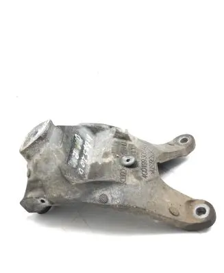 Engine mounting bracket