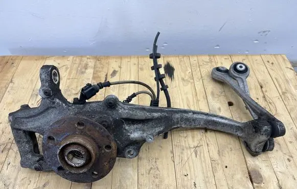 Front wheel hub spindle knuckle