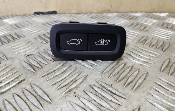 Volvo XC90 Tailgate/boot open switch button 31674801