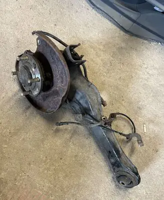 Rear wheel hub spindle/knuckle