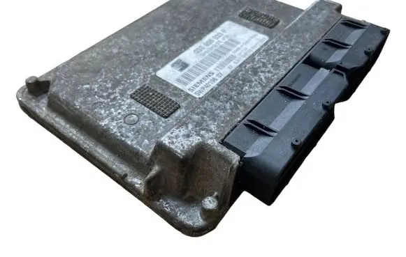 Volkswagen Polo IV 9N3 Engine control unit/module 03E906033P 5WP4019607 3PE4729