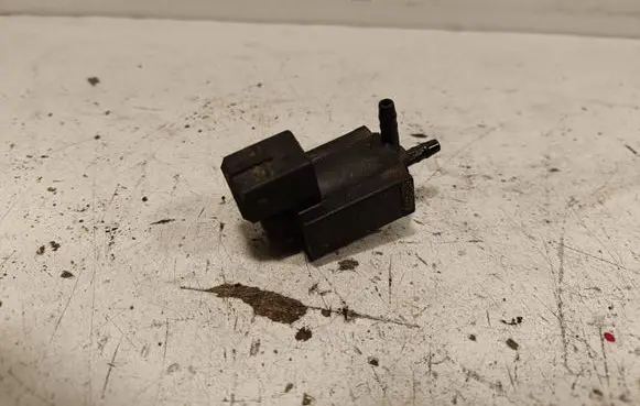 BMW 7 F01 F02 F03 F04 Vacuum valve 7810831