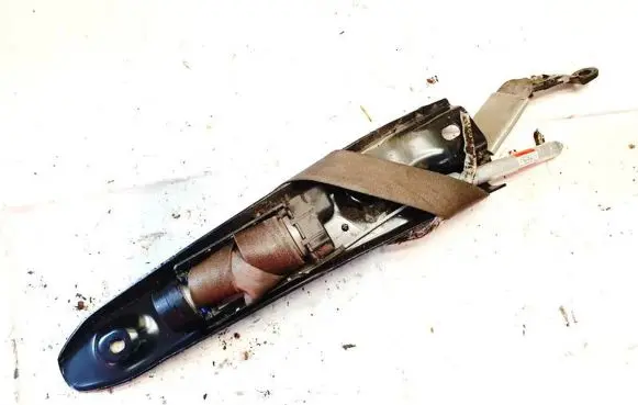 Volvo XC90 Front seatbelt 8092