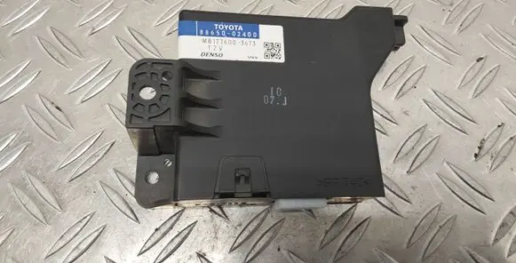 Toyota Auris 150 Climate control unit 8865002400