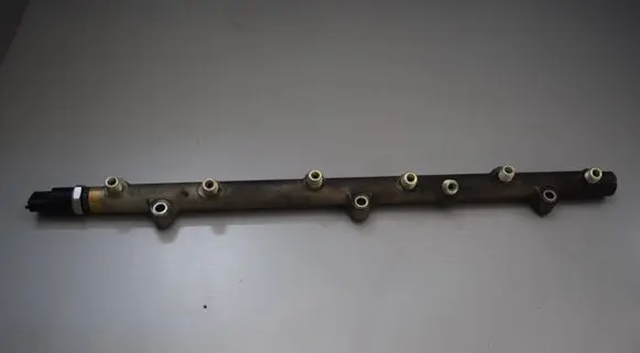 BMW 5 E39 Fuel main line pipe 0445216