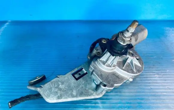 Volvo S40, V40 Rear window wiper motor 0390201529