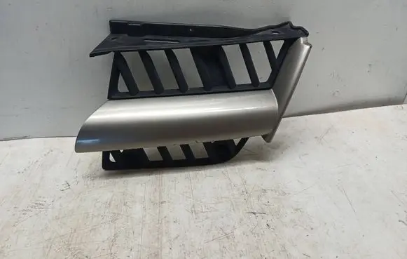 Mitsubishi Outlander Front bumper upper radiator grill MN175977