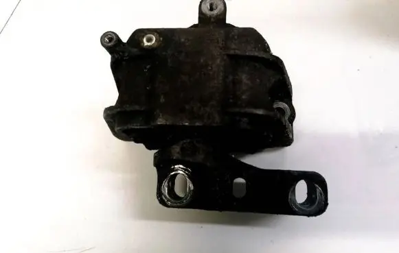 Volkswagen Golf Plus Engine mount bracket 1K0199252