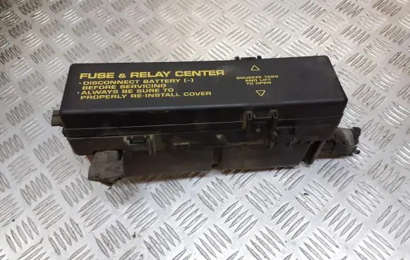 Chrysler 300M Fuse box cover 04759376AA
