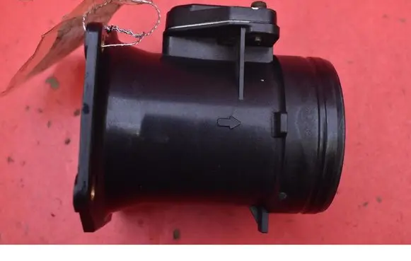 Volkswagen PASSAT B5 Mass air flow meter 058133471