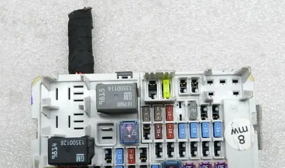Opel Insignia B Fuse box set 33172518