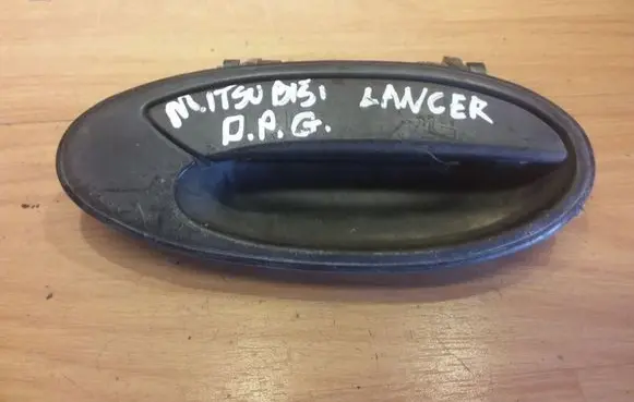 Mitsubishi Lancer Rear door exterior handle MB819558