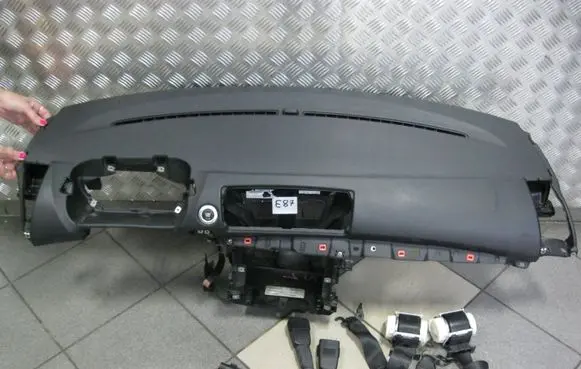 BMW 1 E81 E87 Dashboard