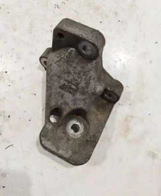 Volvo XC90 Engine mounting bracket 86341232