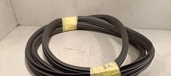 Nissan Qashqai+2 Rubber seal rear door 