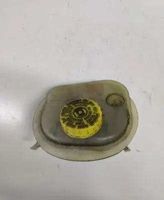 Volkswagen PASSAT B5.5 Brake fluid reservoir 