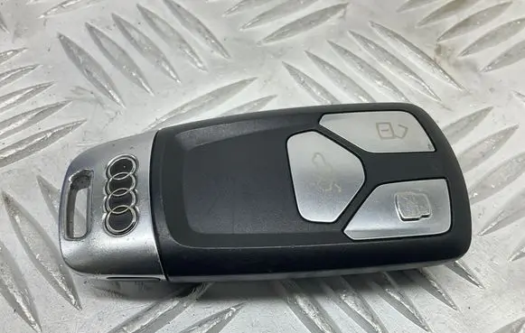 Audi A4 S4 B9 Ignition key/card 4M0959754BR