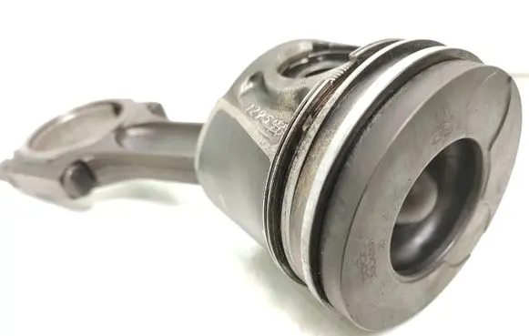 Ford Galaxy Piston with connecting rod 085190