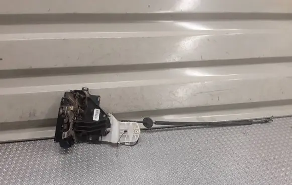 Volkswagen Polo IV 9N3 Rear door lock 3B4839016