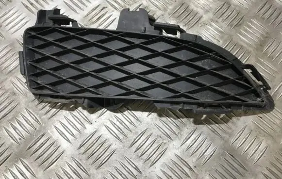 Mazda 3 I Front bumper lower grill bp4k50c11 bp4k-50c11