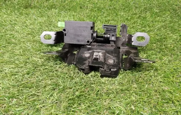 Volvo C70 Tailgate/trunk/boot lock/catch/latch 30753955