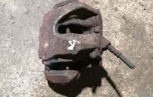 Volvo XC60 Front brake caliper