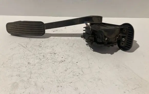 Volvo S60 Accelerator throttle pedal 9496622 00776822