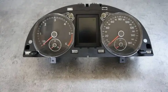 Volkswagen PASSAT CC Speedometer (instrument cluster) 3C8920970A