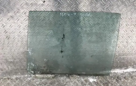 Rear door window glass